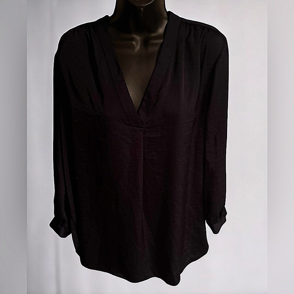 Vince Camuto Tops - Vince Camuto dark navy blue V-Neck Blouse 1X